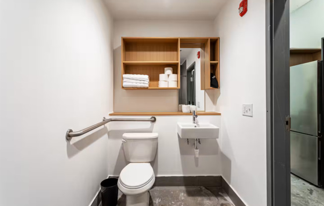 Studio, 1 bath, 325 sqft, $1,400, Unit 118