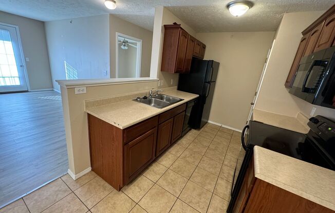 2 beds, 2 baths, $895