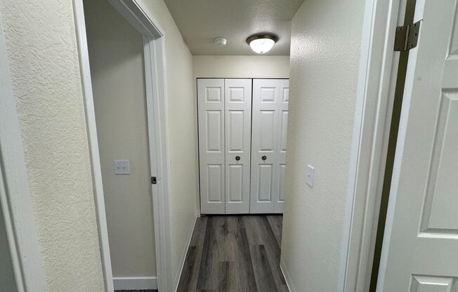 2 beds, 1 bath, 902 sqft, $2,075, Unit H201