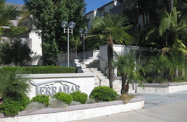 Beautiful 2-Bed, 2-Bath Winnetka Condo – Spacious, Updated & Move-In Ready *Short Term Lease*