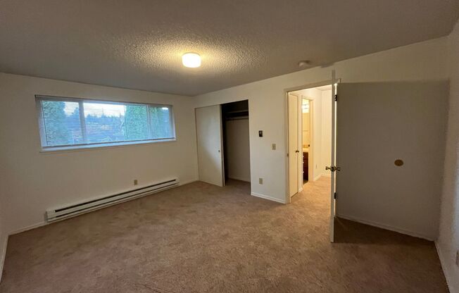 2 beds, 1.5 baths, $1,695, Unit 2215 - 4