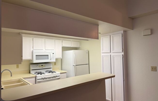 Freshly Painted * New Carpet * Ready For Movein