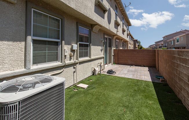 3 beds, 2.5 baths, $1,900, Unit UNIT 152