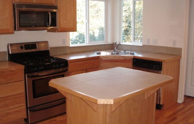 Woodinville Duvall Road. 4 bed. +den. 2.5 bath 2+ gar. Unfinished basement