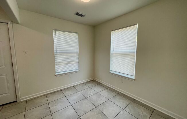 2 beds, 1 bath, 750 sqft, $1,050, Unit 780 E. Irby - RTR - ** Move-In Special! $250 off first month rent**