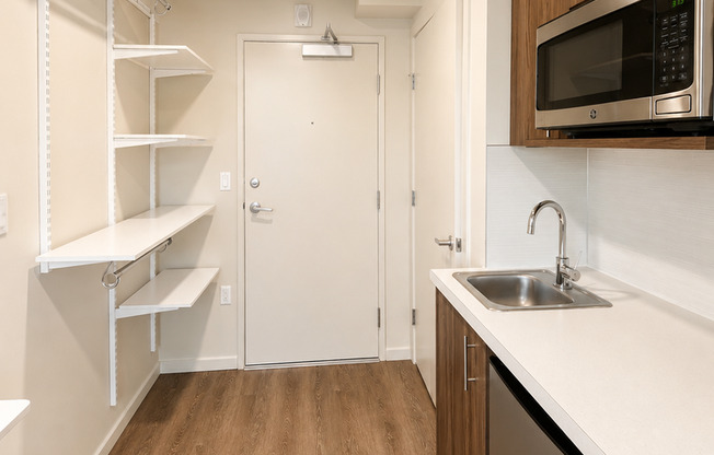 Studio, 1 bath, 175 sqft, $999, Unit 214
