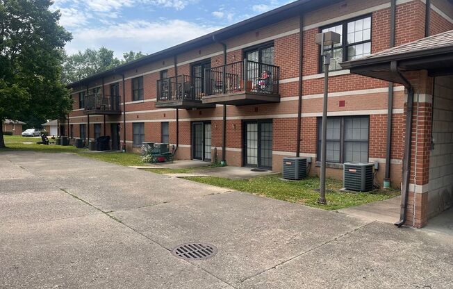 Move in TODAY! Spacious 1 and 2 bedrooms available