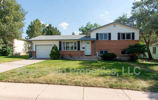 4507 E 10 ST