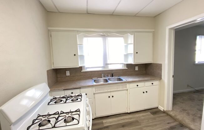 1 bed, 1 bath, $745, Unit 1/2