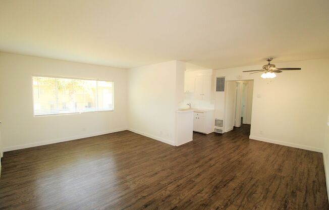 2 beds, 1 bath, $2,350, Unit 87 Baylor Drive