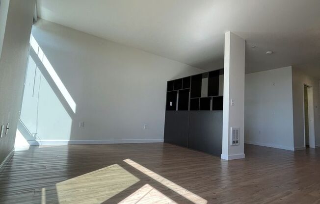 1 bed, 1 bath, 470 sqft, $1,895, Unit 702