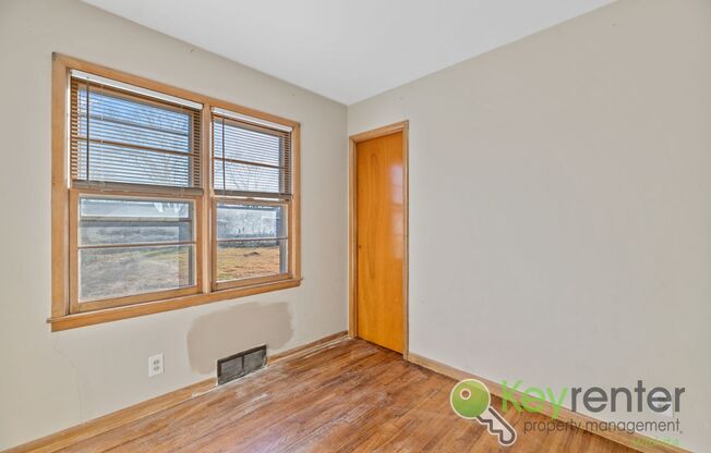 3 beds, 2 baths, $1,200