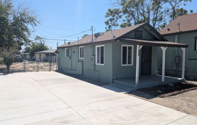 Cozy 1-Bed Home – Fenced Yard, Washer Hookups & More!