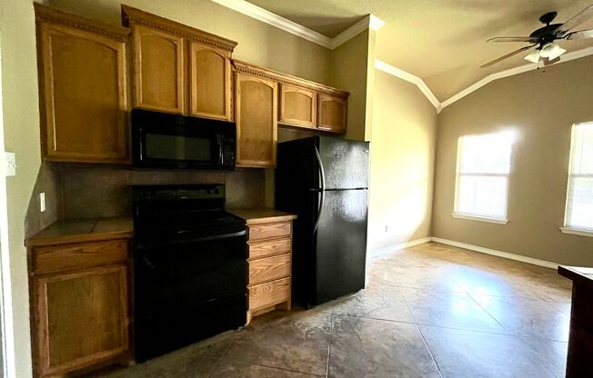 3 beds, 2 baths, 1,400 sqft, $1,695