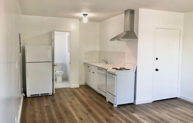 Studio, 1 bath, 328 sqft, $1,525, Unit Unit #7