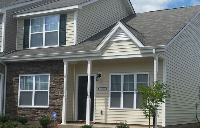 3 bedroom 2.5 bath townhome in University Area