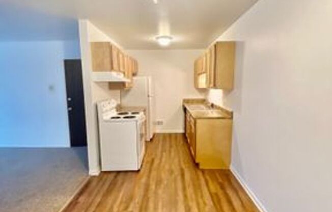 2 beds, 1 bath, 850 sqft, $1,345, Unit 810