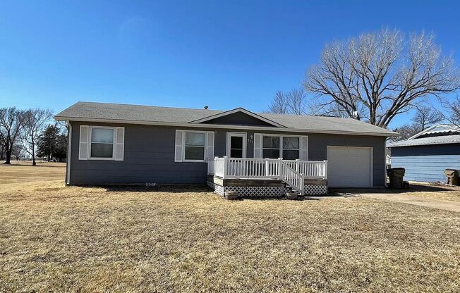 3 bed 1 bath, Small Town Living!