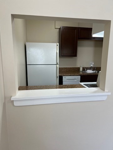 2 beds, 1 bath, 764 sqft, $2,100, Unit 1-27
