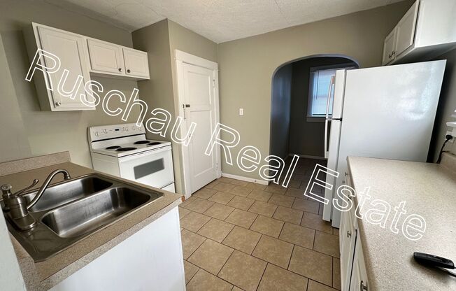 2 beds, 1 bath, $995