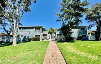 Charming 1-Bedroom Coastal Retreat in North Pacific Beach – 3 Blocks from the Ocean!