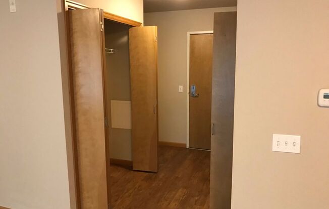 1 MONTH FREE RENT! $0 DEPOSIT W/ APPROVED CREDIT