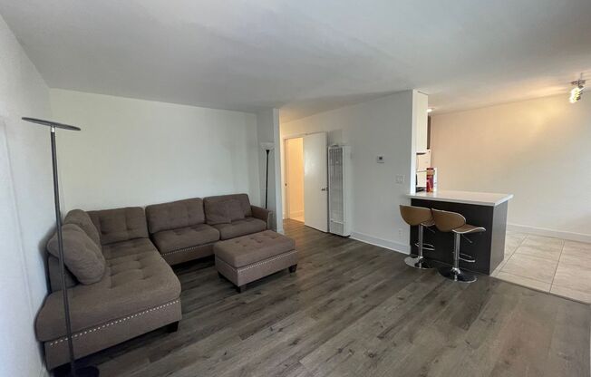 2 beds, 1 bath, $2,610, Unit 8