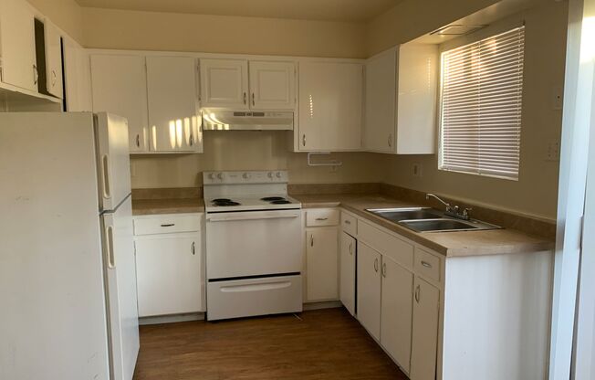 2 beds, 1.5 baths, 915 sqft, $1,175, Unit D