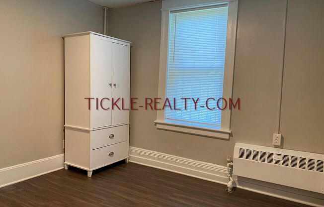 1 bed, 1 bath, 700 sqft, $925, Unit 12