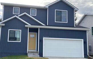 Modern Look 2 Story house!! Waukee Schools!! Great Neighbourhood!