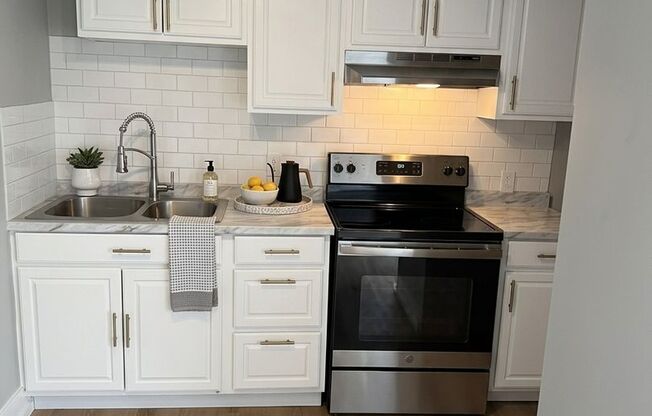 Studio, 1 bath, 650 sqft, $1,095, Unit 21