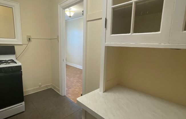 1 bed, 1 bath, 584 sqft, $1,250, Unit C-35