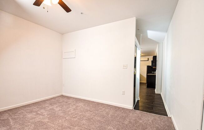 Studio, 1 bath, 520 sqft, $1,050, Unit Apt 1E