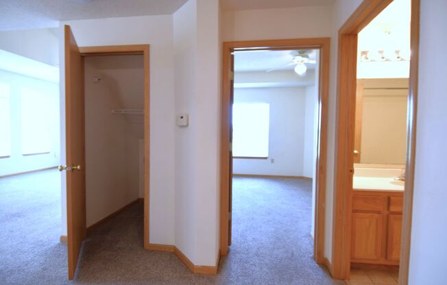 2 beds, 2 baths, 1,000 sqft, $2,025, Unit 8110-310