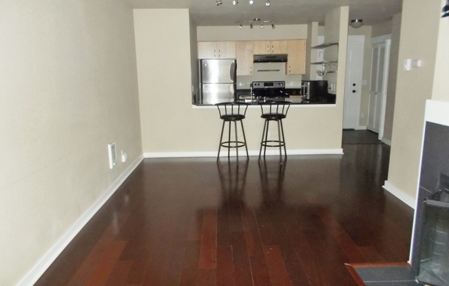 Beautiful One Bedroom Condo Available in North Seattle!