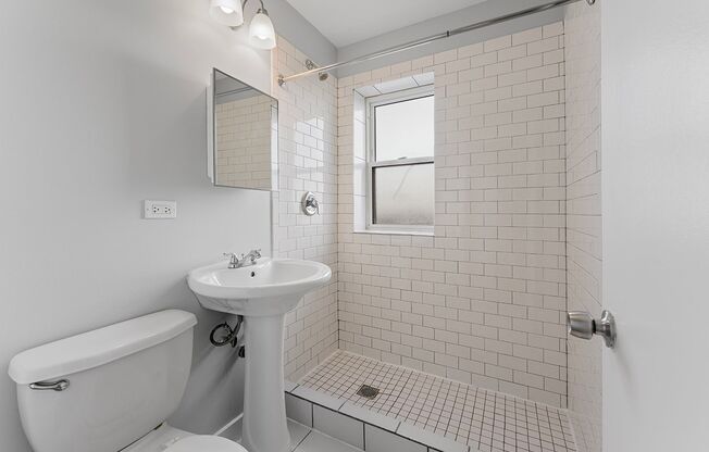 Studio, 1 bath, 275 sqft, $1,350, Unit 7450-82