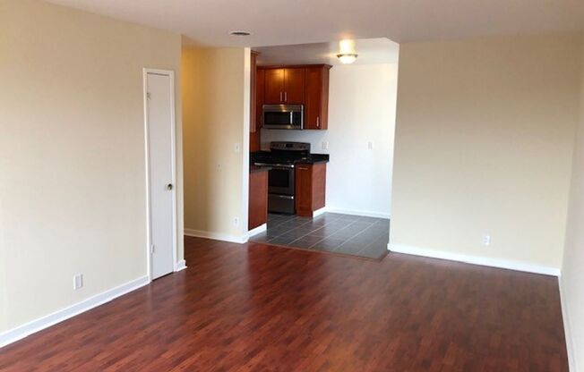 122 (725 Monterey)