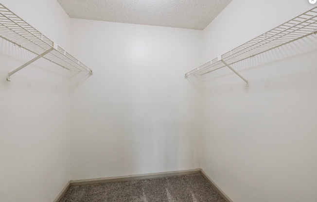 1 bed, 1 bath, 688 sqft, $1,175, Unit R-147