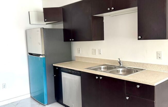 1 bed, 1 bath, 713 sqft, $1,395, Unit 168