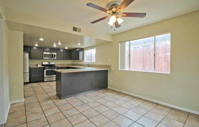 3 Bedroom 2.5 Bath Plus Bonus Room Available in Redlands!
