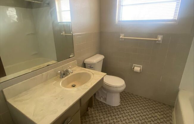 3 beds, 1 bath, $1,250