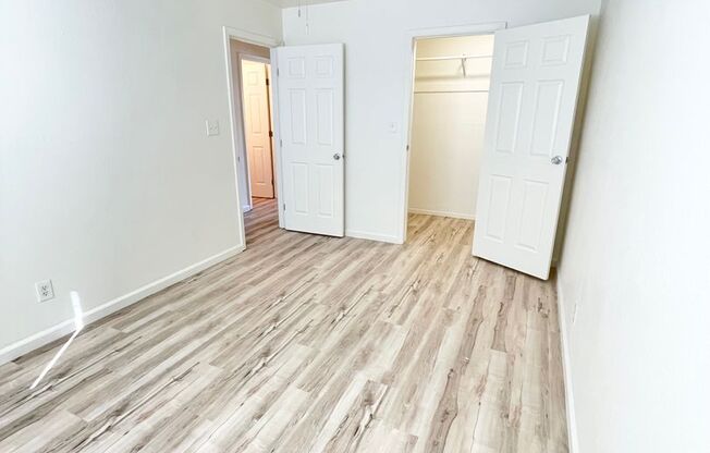 2 beds, 1 bath, $2,000, Unit 14