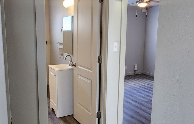 2 beds, 1 bath, 800 sqft, $1,295, Unit #40