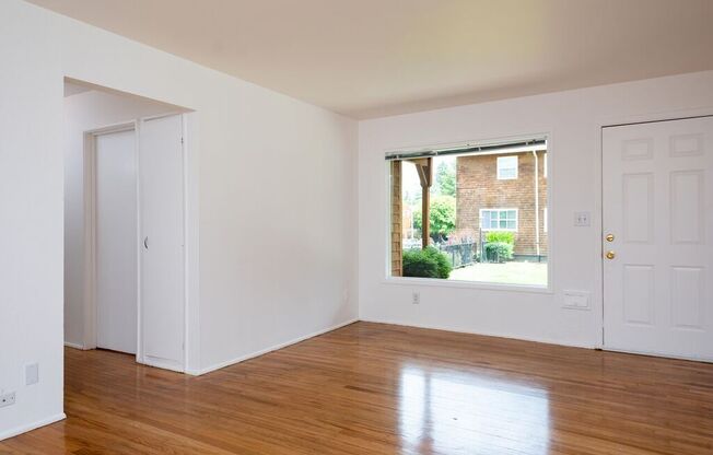 2 beds, 1 bath, 801 sqft, $1,825, Unit 2920-01