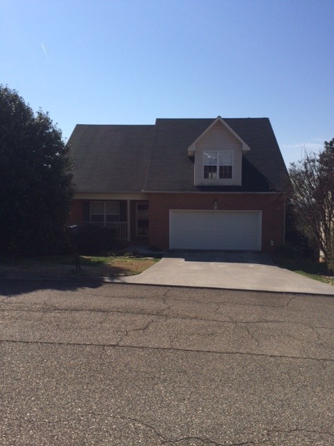 Knoxville 37909 - 3 Bedroom, Sunroom, Fenced yard - Call Debra Johnson (865) 591-8281