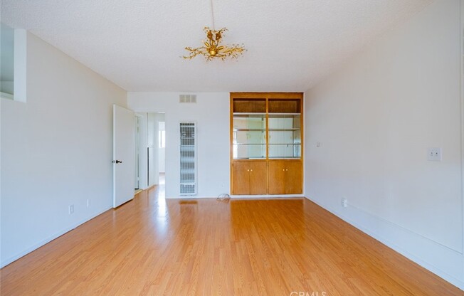 2 beds, 1 bath, 750 sqft, $2,400, Unit 6