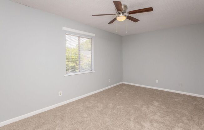 3 beds, 2.5 baths, 1,322 sqft, $950