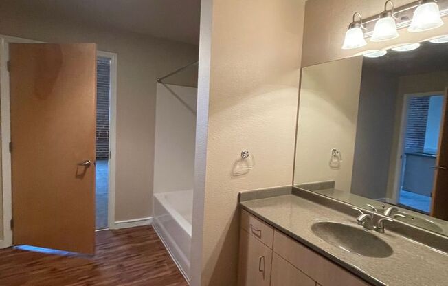 1 bed, 1 bath, 720 sqft, $1,195, Unit 411