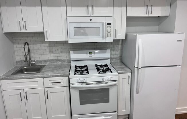 3 beds, 1 bath, $3,400, Unit Unit 1