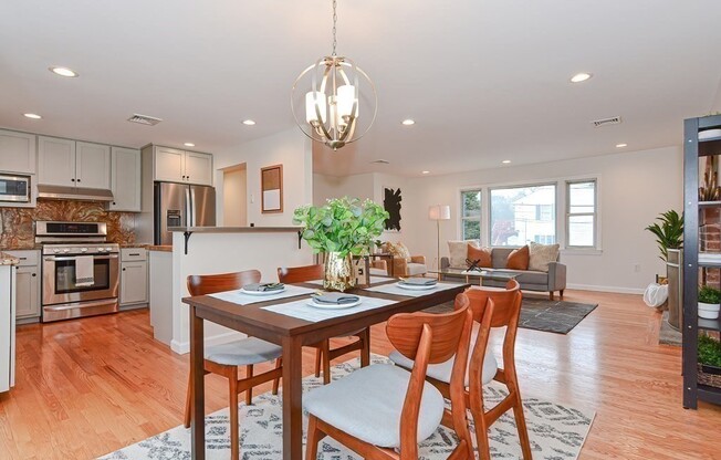 21 SWAN AVE
